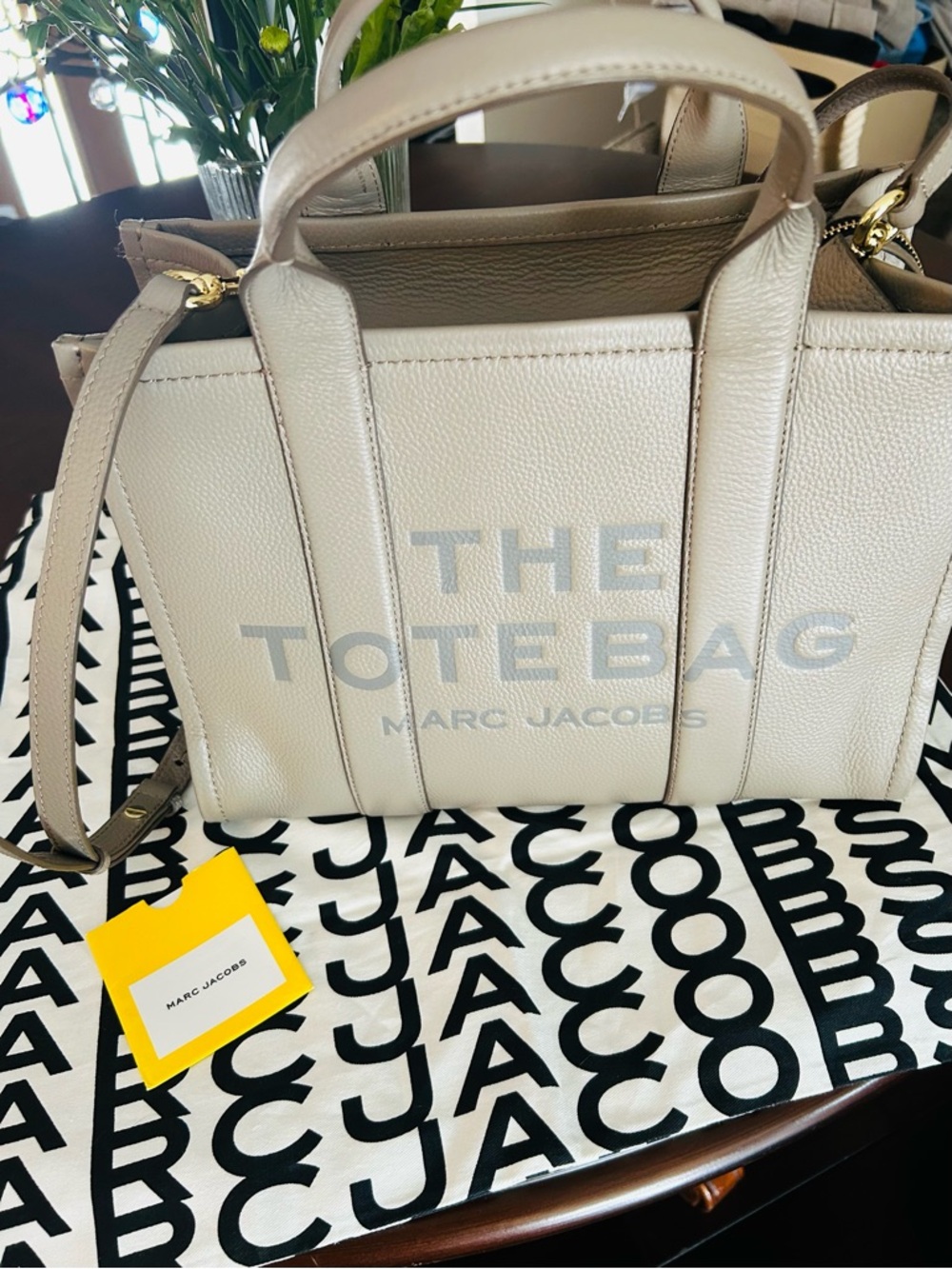 Marc Jacobs Tote Bag in Taupe Gray